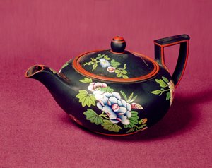 Tetera de basalto negro Wedgwood, esmaltada con flores, c.1840-50